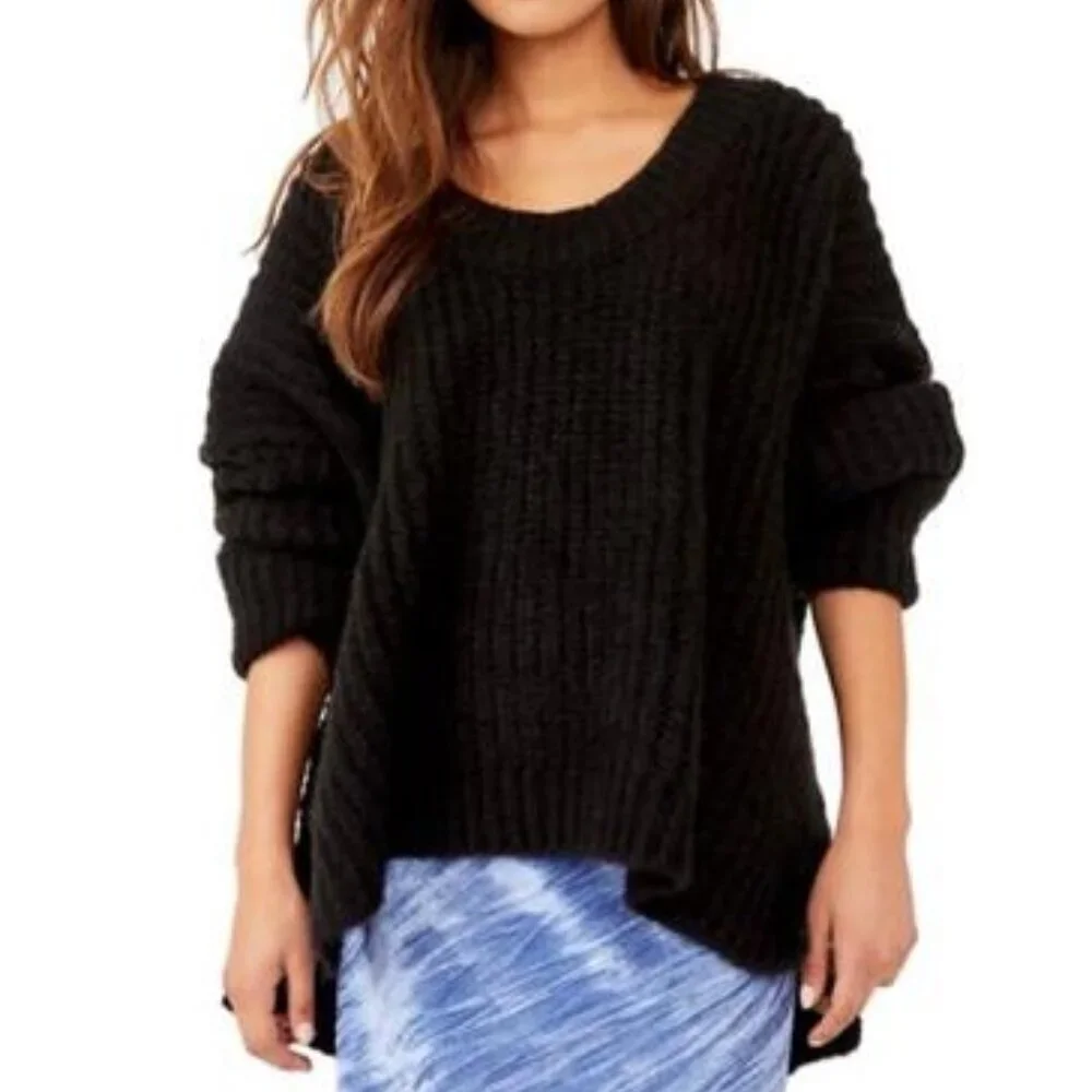 Free People Blue Bell V-Neck Sweater – Black, Size XS (NWT)